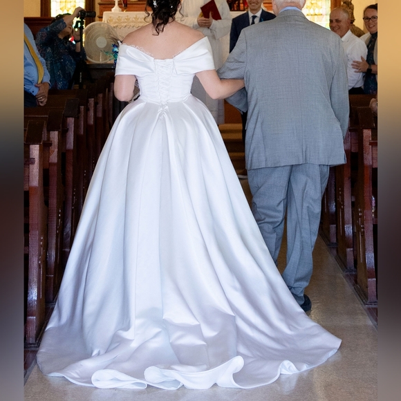 Ivory wedding dress - Picture 2 of 15